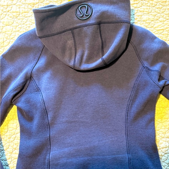 Lululemon athletica hooded jackets (2) in navy (size 8) and gold (size 6) - Picture 1 of 5